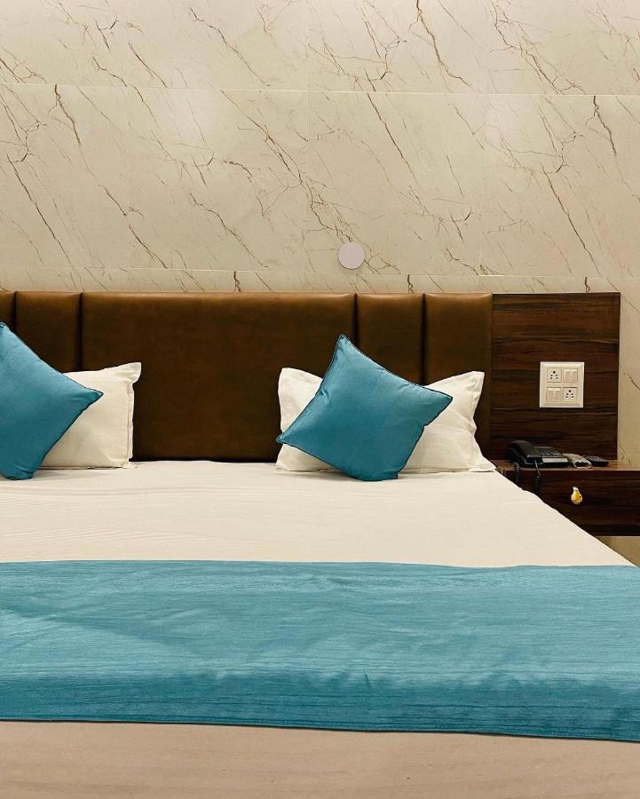 Hotel Dileep42 Lucknow Eksteriør bilde