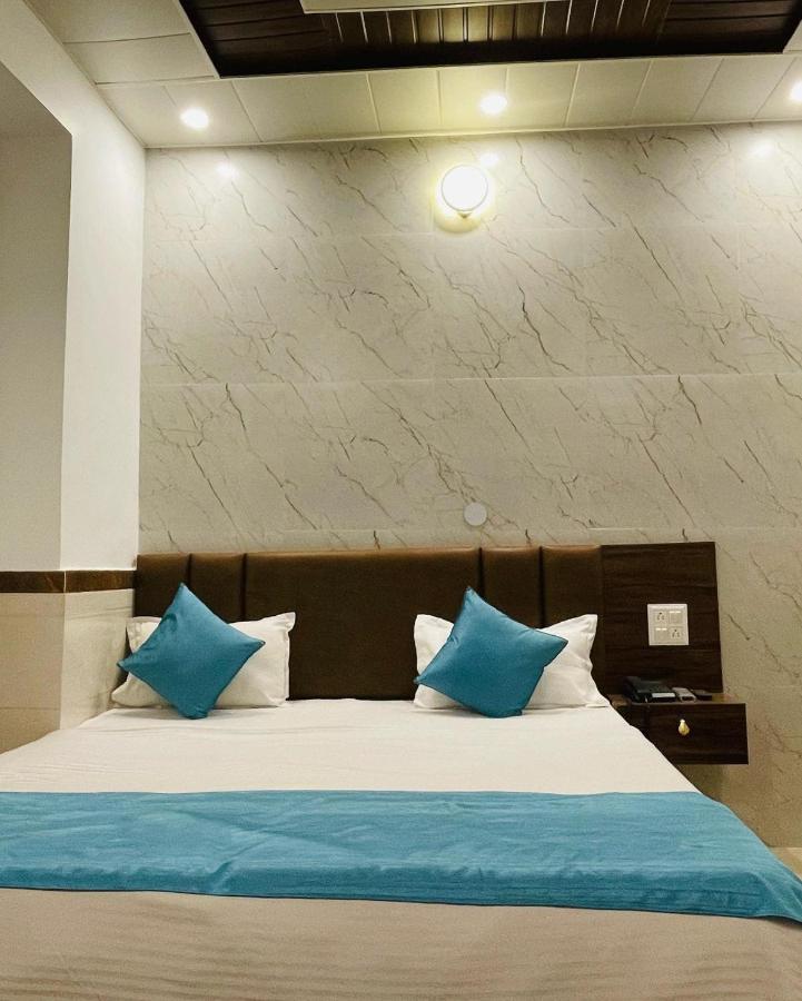 Hotel Dileep42 Lucknow Eksteriør bilde