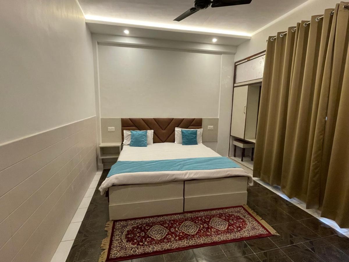 Hotel Dileep42 Lucknow Eksteriør bilde