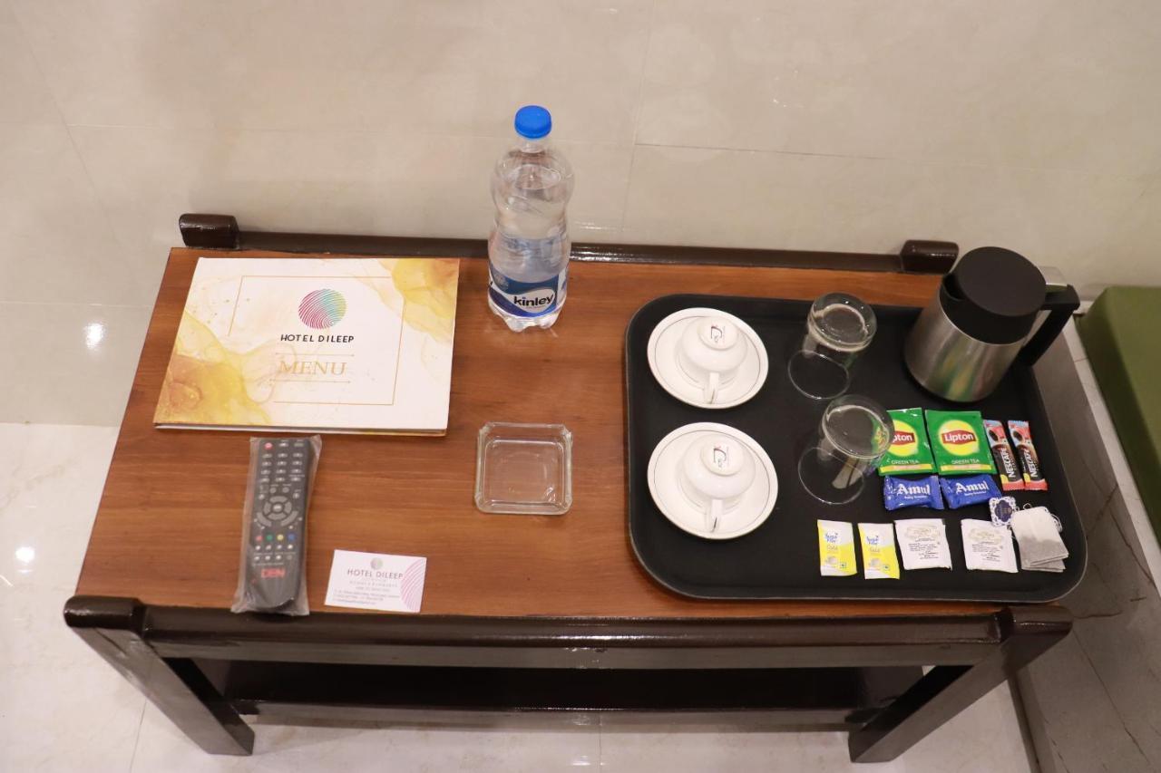 Hotel Dileep42 Lucknow Eksteriør bilde