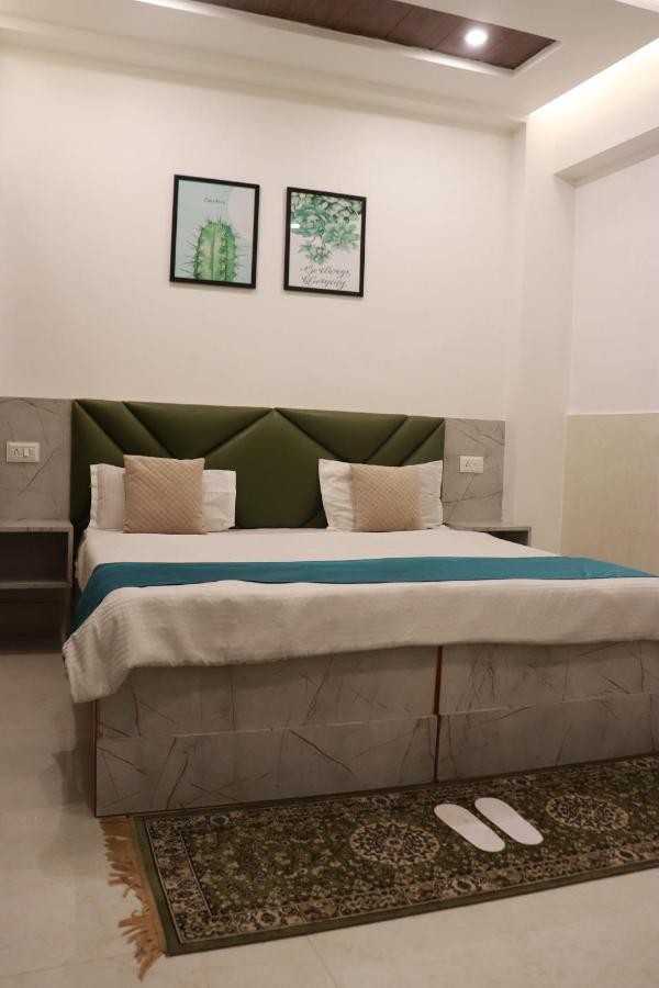 Hotel Dileep42 Lucknow Eksteriør bilde