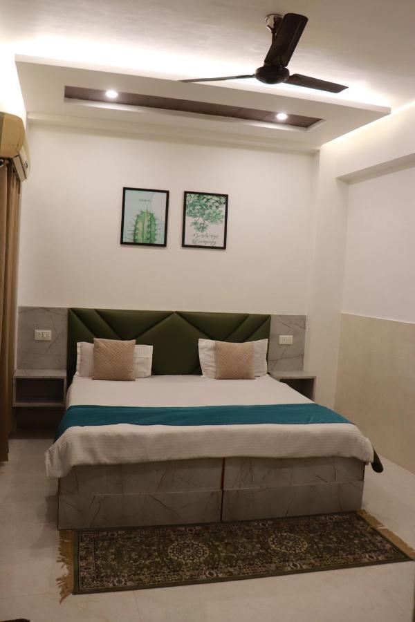 Hotel Dileep42 Lucknow Eksteriør bilde