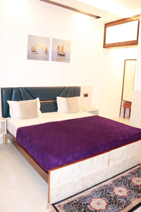 Hotel Dileep42 Lucknow Eksteriør bilde
