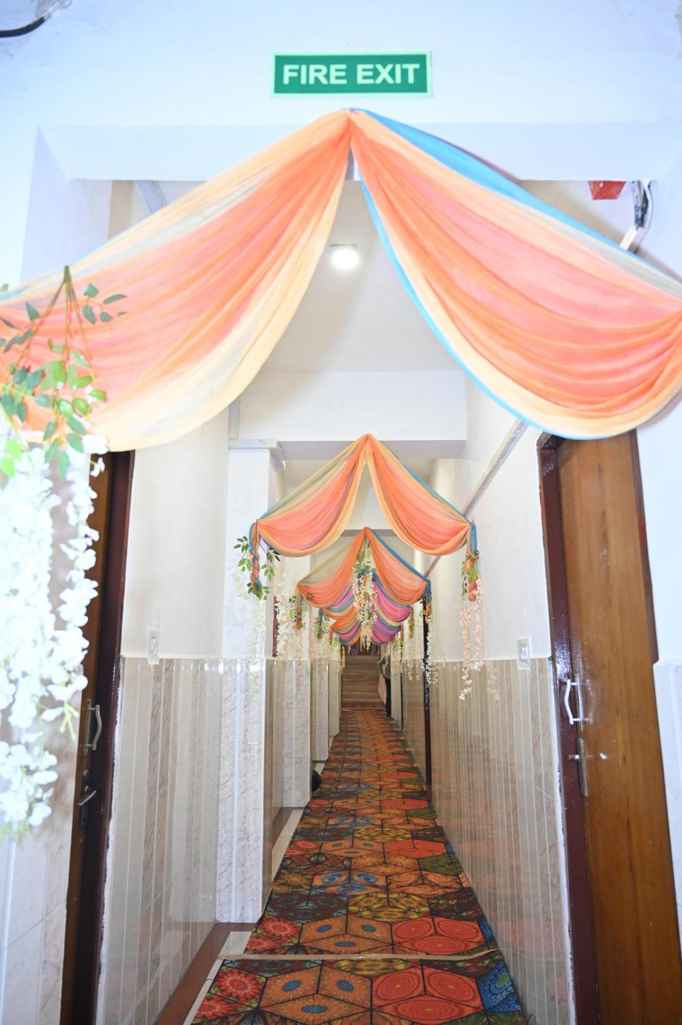 Hotel Dileep42 Lucknow Eksteriør bilde