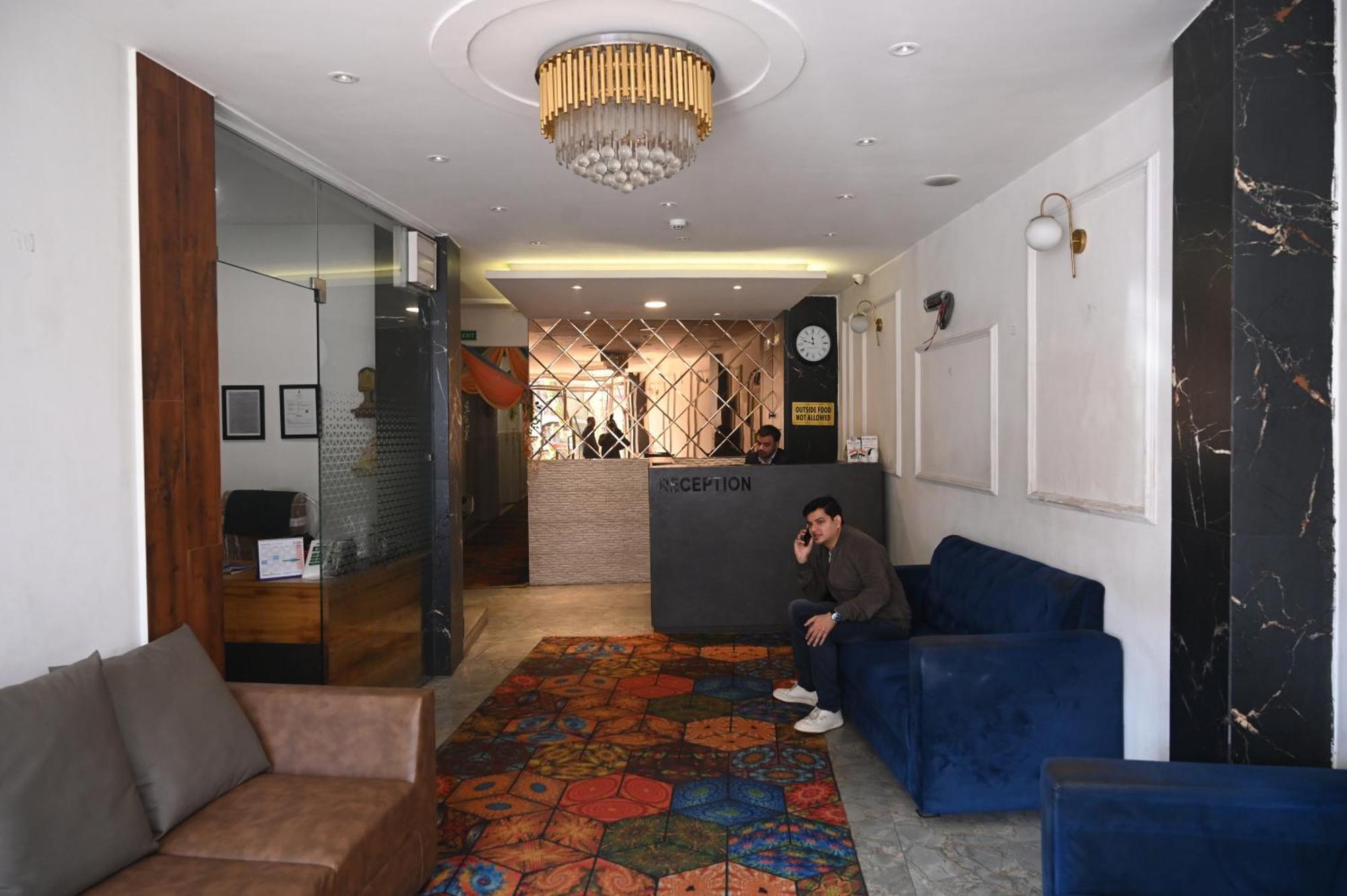 Hotel Dileep42 Lucknow Eksteriør bilde