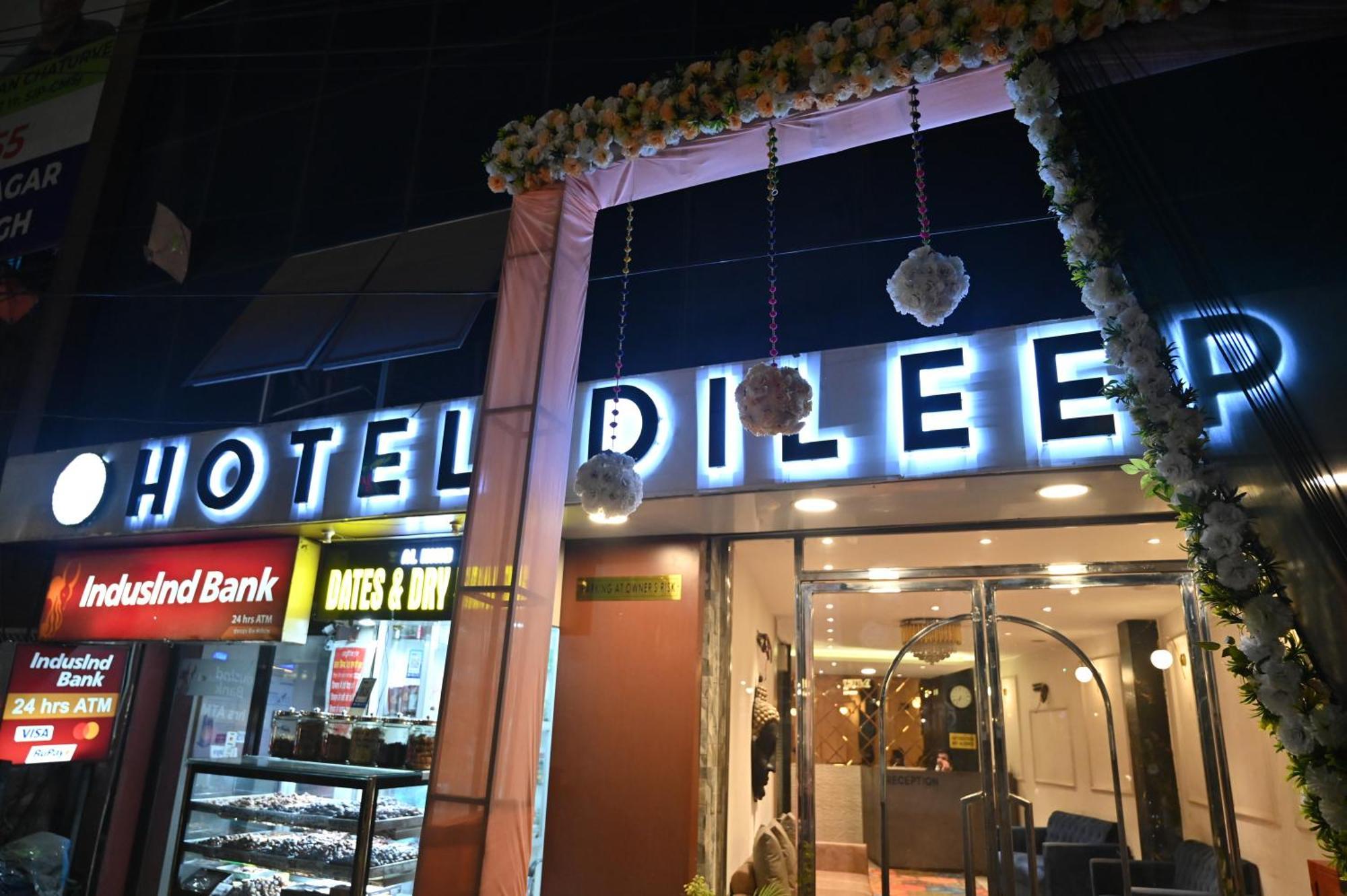 Hotel Dileep42 Lucknow Eksteriør bilde