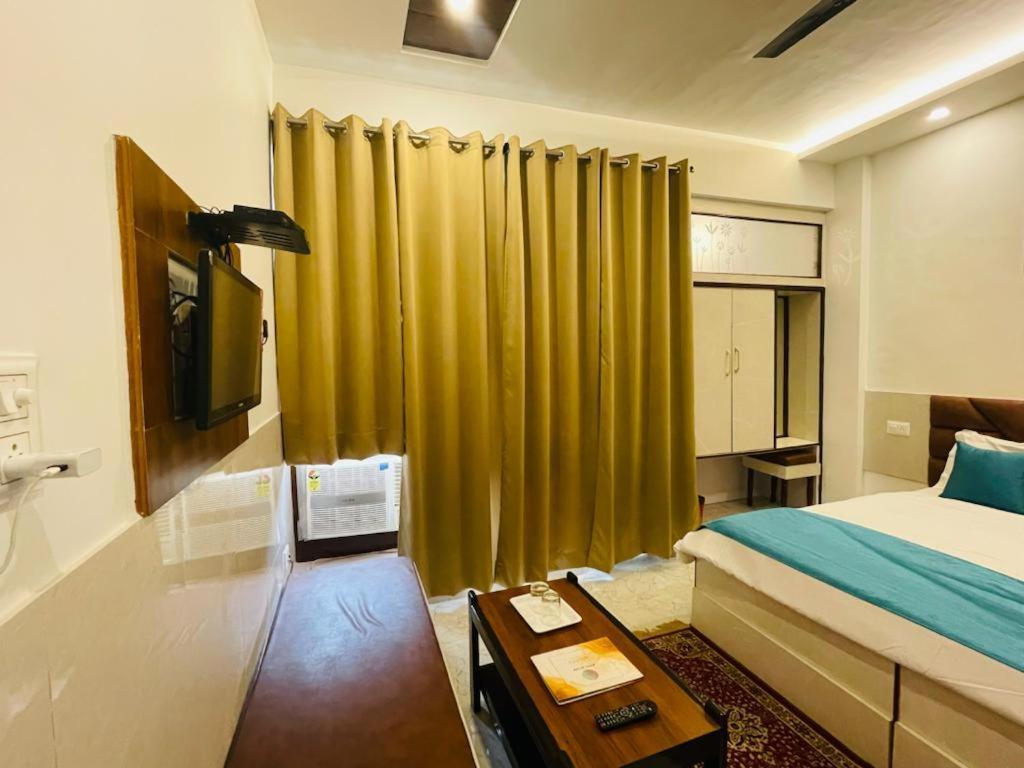 Hotel Dileep42 Lucknow Eksteriør bilde