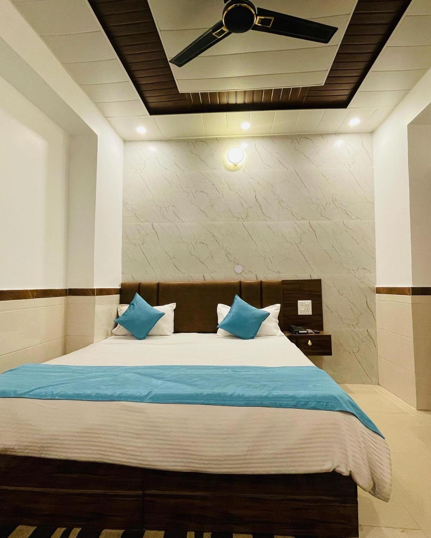 Hotel Dileep42 Lucknow Eksteriør bilde