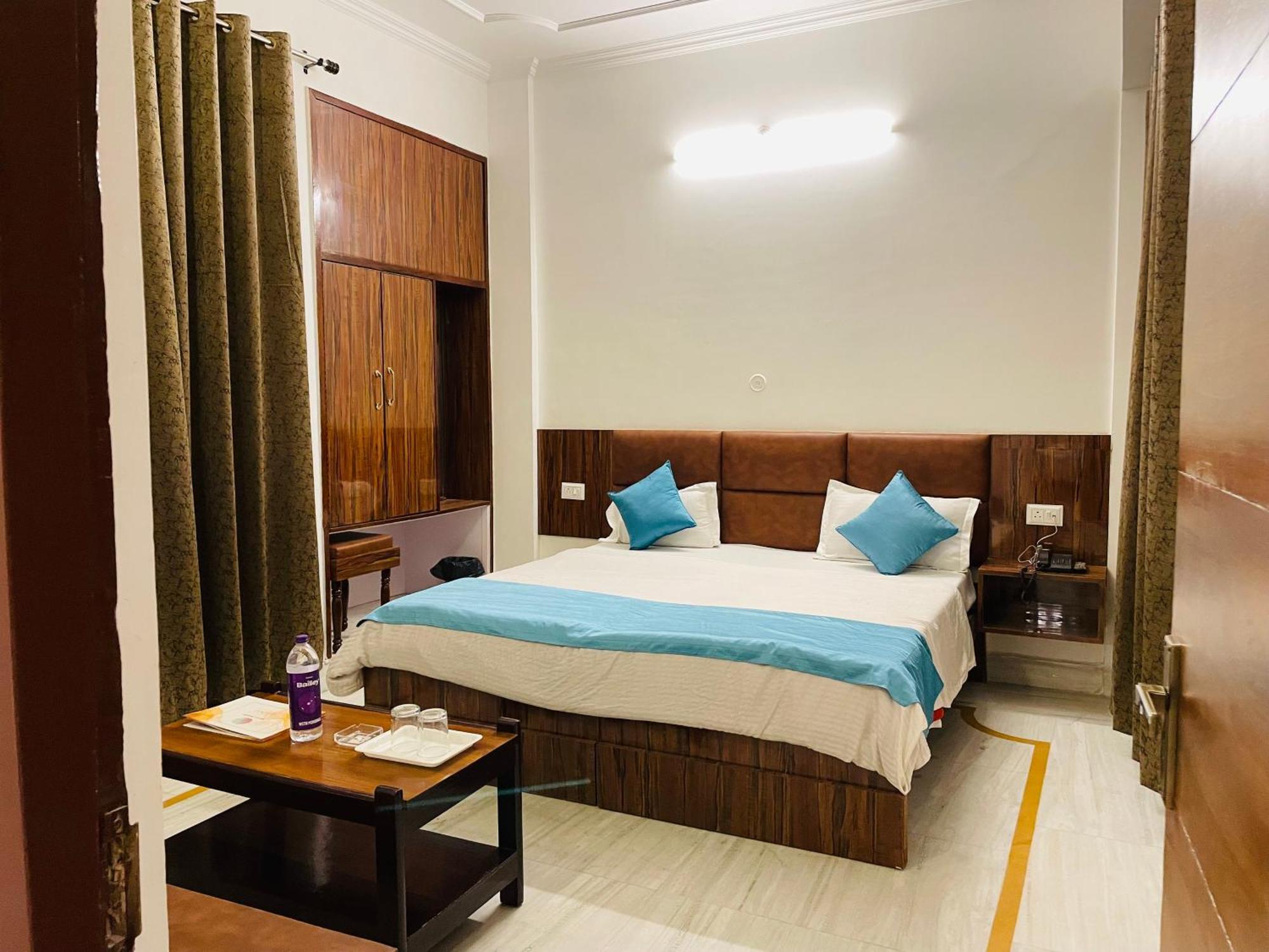 Hotel Dileep42 Lucknow Eksteriør bilde