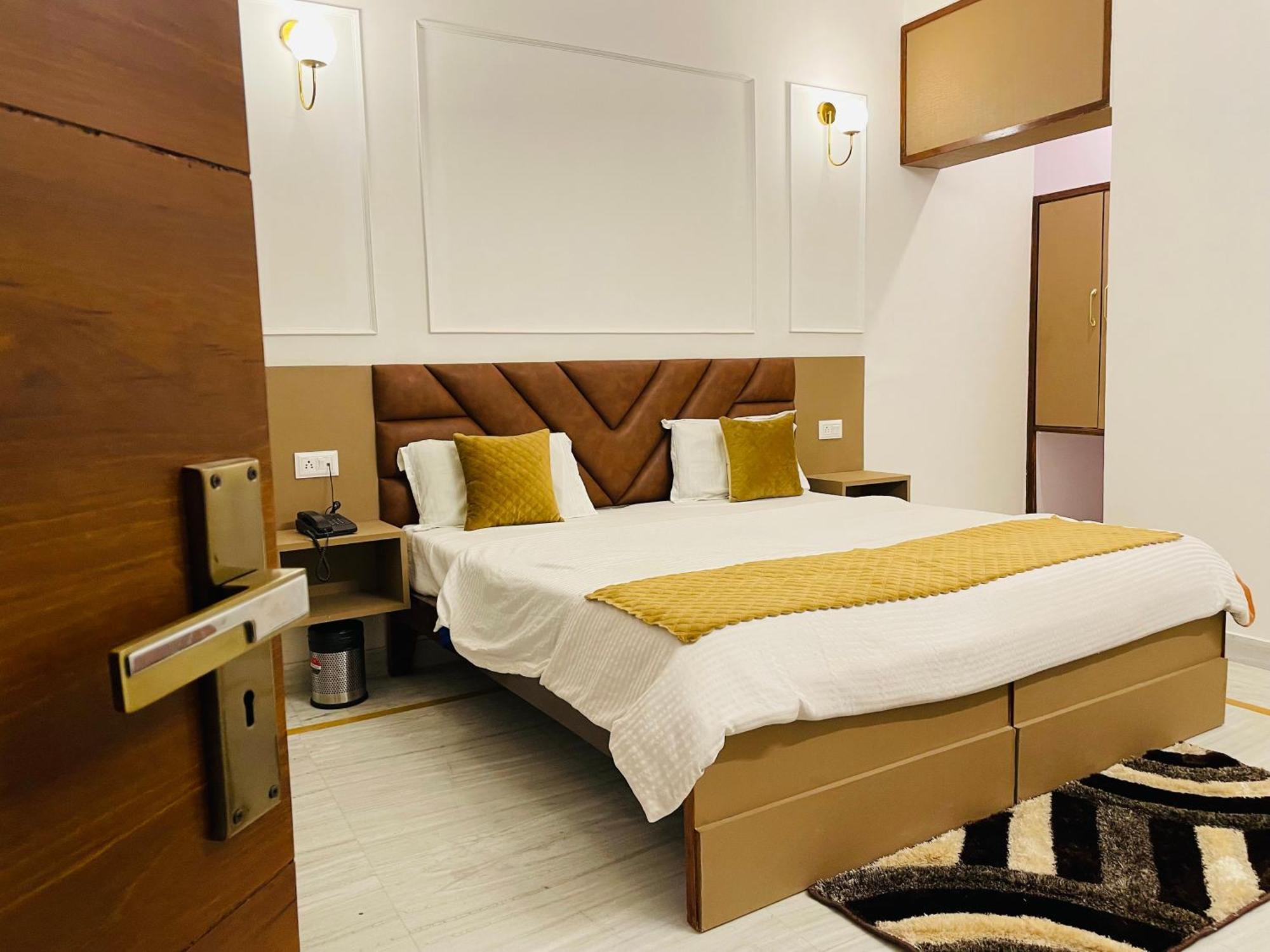 Hotel Dileep42 Lucknow Eksteriør bilde